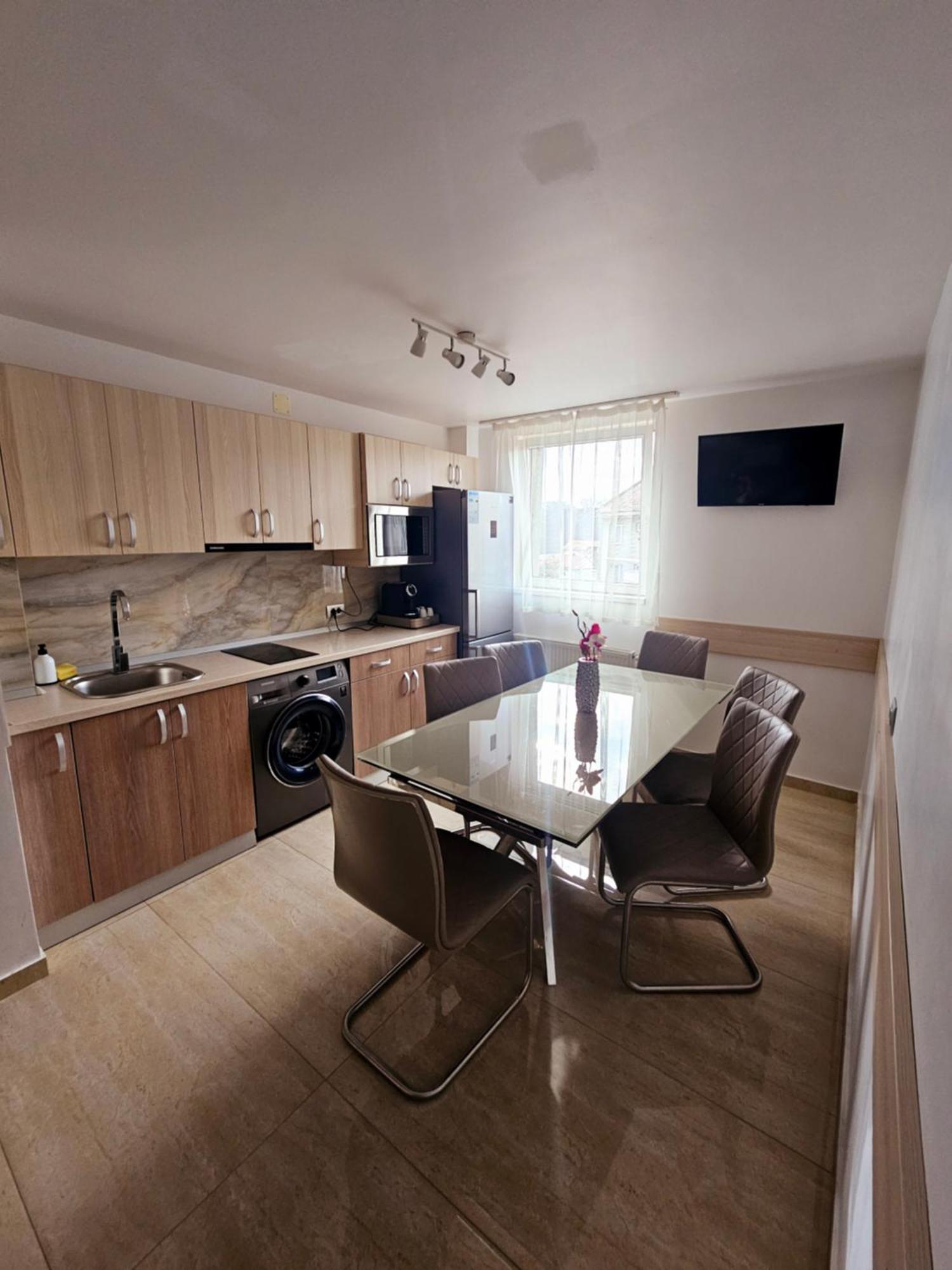Cazare Apartamente Iris ไบเลเฟลิกซ์ ภายนอก รูปภาพ