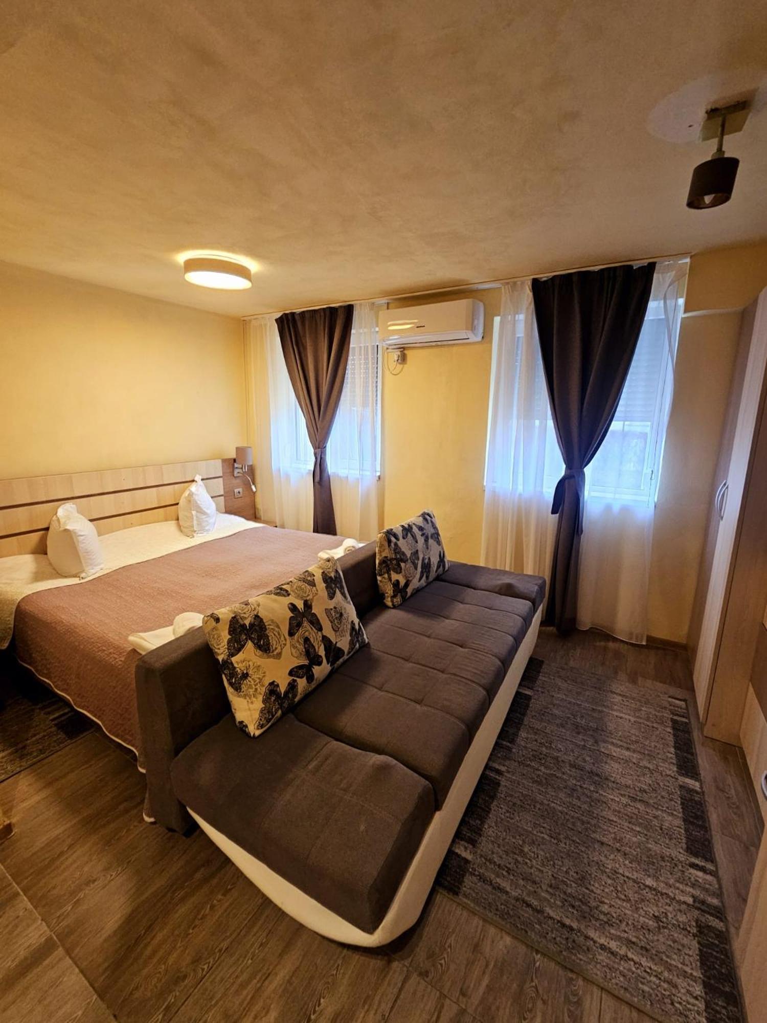 Cazare Apartamente Iris ไบเลเฟลิกซ์ ภายนอก รูปภาพ