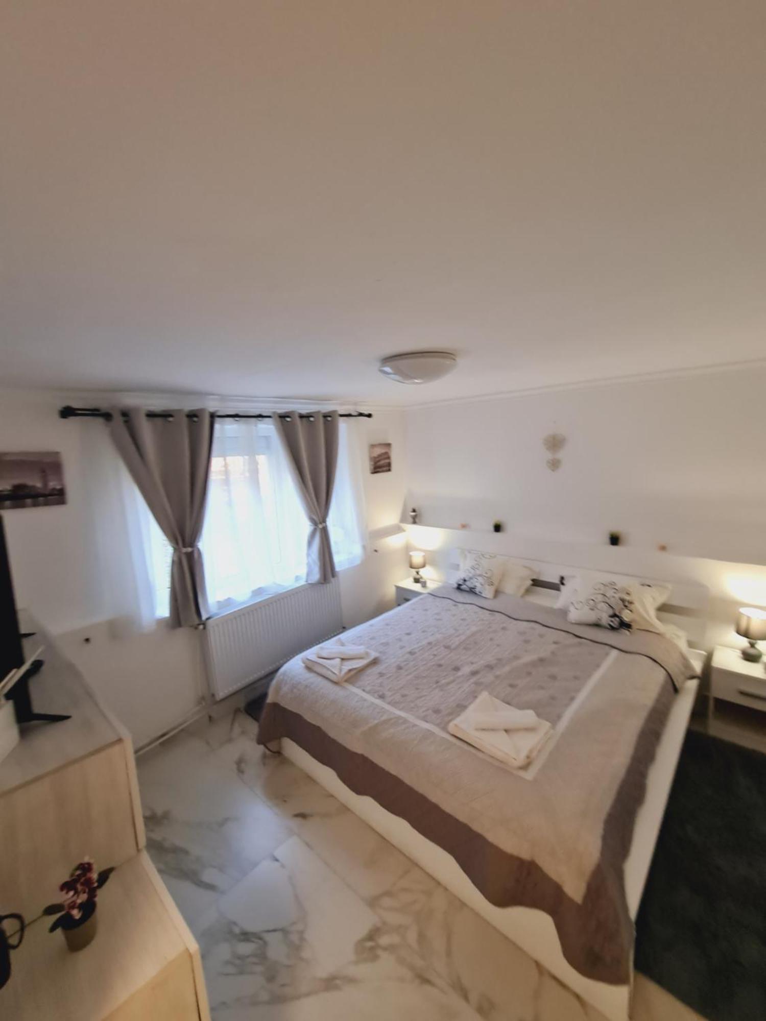 Cazare Apartamente Iris ไบเลเฟลิกซ์ ภายนอก รูปภาพ