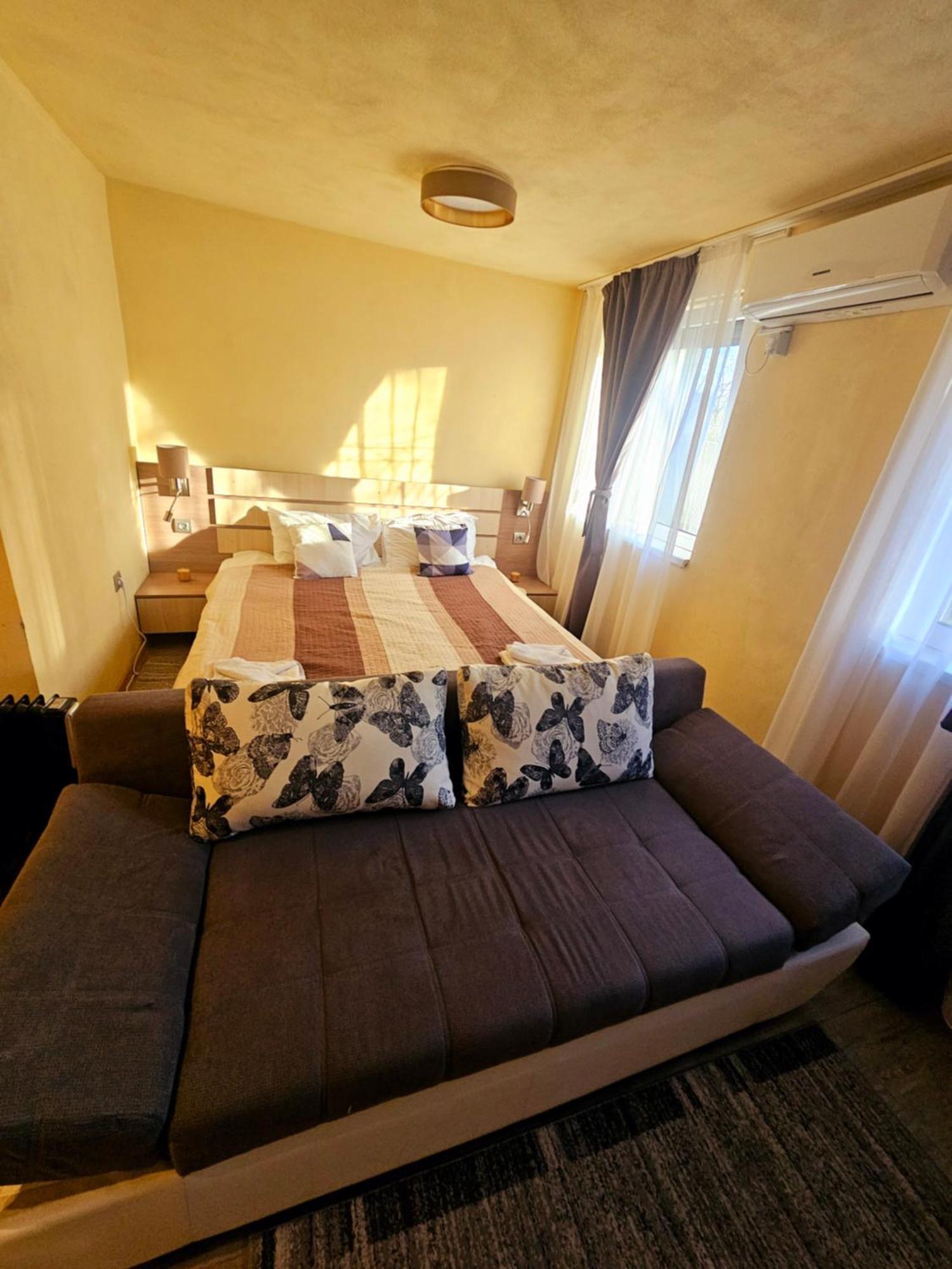 Cazare Apartamente Iris ไบเลเฟลิกซ์ ภายนอก รูปภาพ