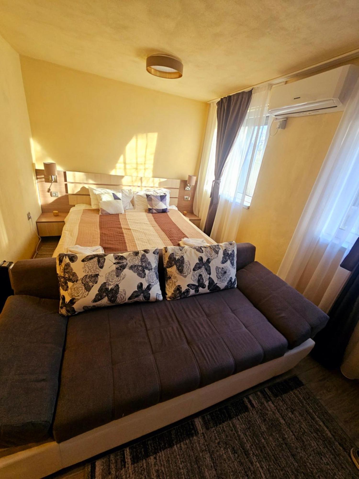 Cazare Apartamente Iris ไบเลเฟลิกซ์ ภายนอก รูปภาพ